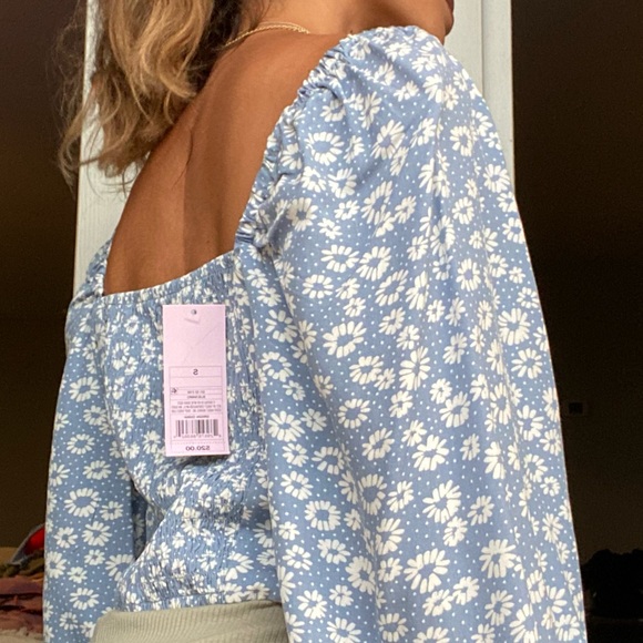 blue floral long puffy sleeved shirt never worn - Picture 2 of 4